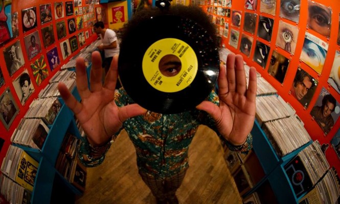 tropicalia-in-furs-pop-up-record-store