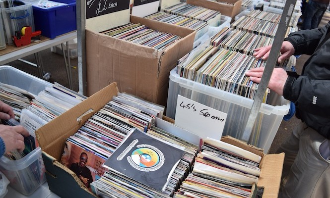 brooklyn-flea-record-fair-williamsburg-may
