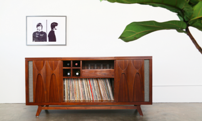 luno-egb2-record-player-console-whiskey-glasses