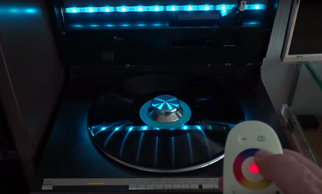 remote-controlled-technics-turntable