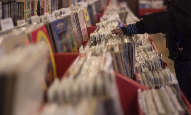 album-sales-fall-in-every-format-except-vinyl