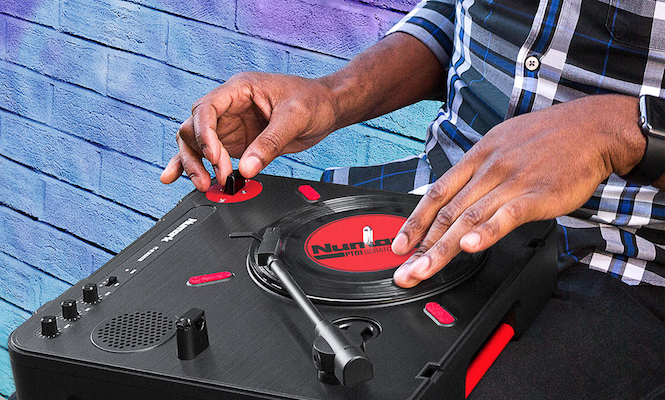 numark-new-portable-pt01-scratch-turntable